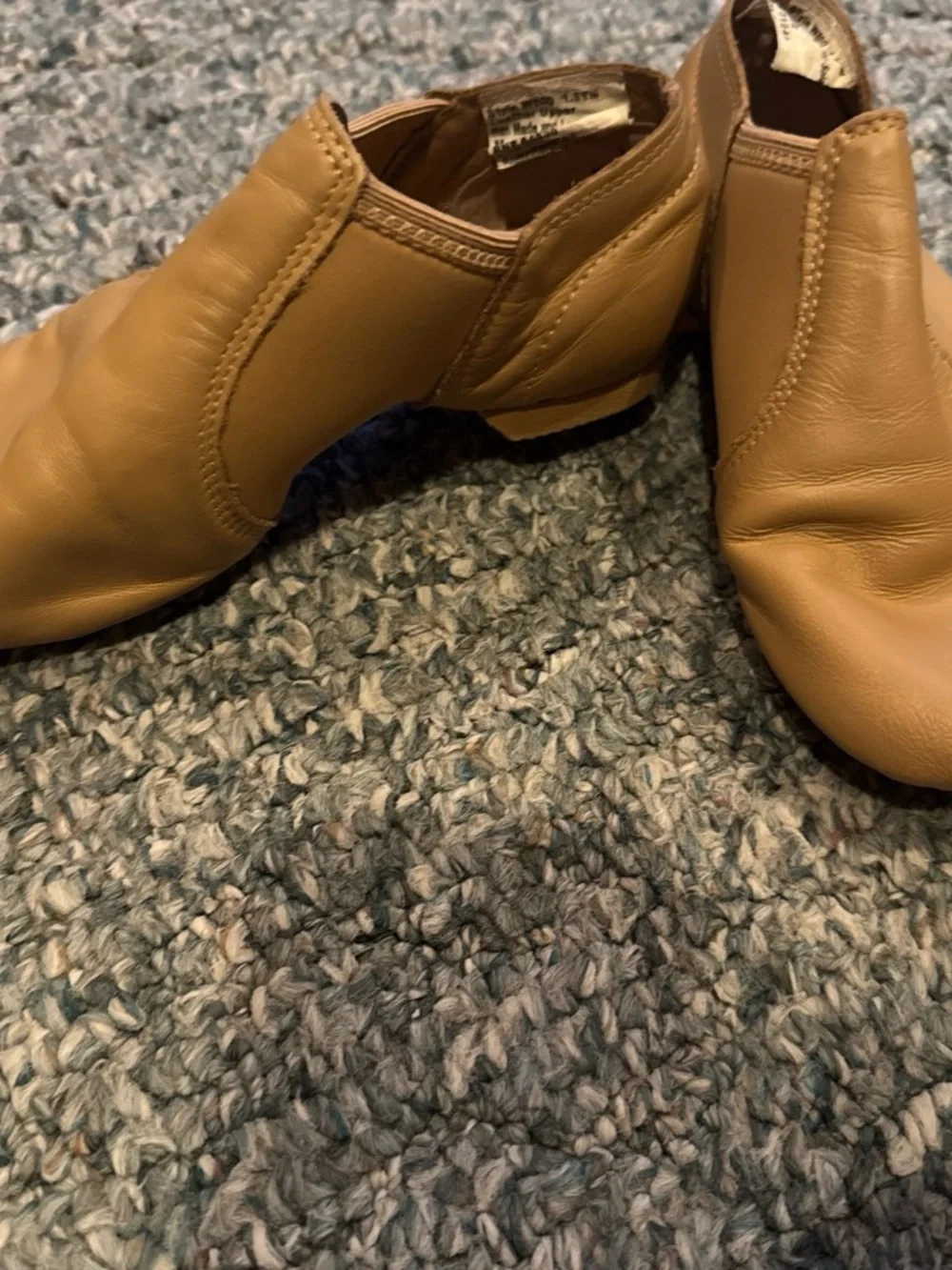 Jazz shoes girls size 1.5- runs small